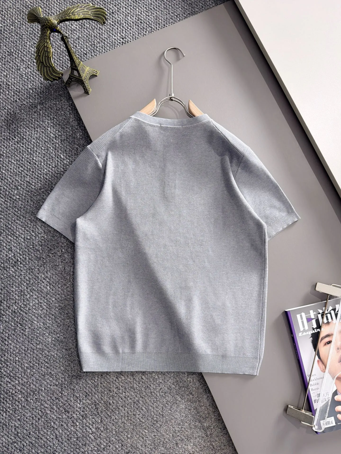 LP high quality Loro Piana 26ss New Arrival men's short-sleeved knitted T-shirt. Made of combed cotton yarn knitted cotton fabric, no pressure when entering and exiting the counter. Exclusive control of raw materials. It feels substantial when weighed, and the upper body is more textured than ordinary T-shirts. This texture can handle the weather easily and is suitable for both hot and cold! Loose fit design, looks noble. The only correct version is available Size: M to 4XL